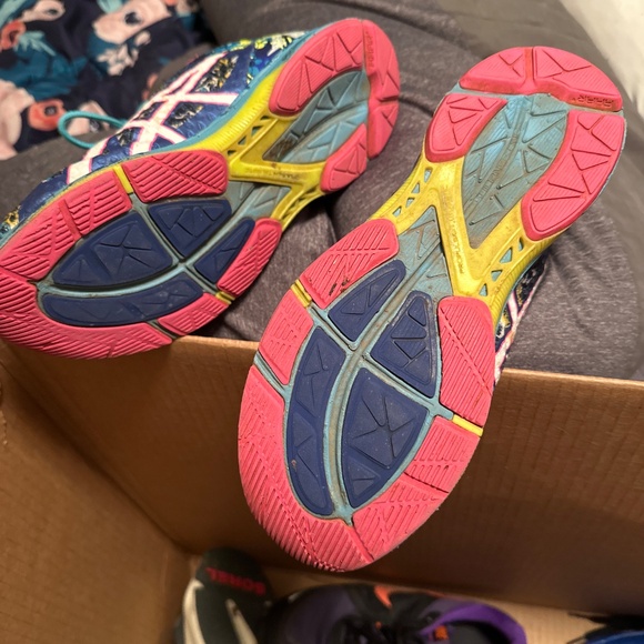 Asics - Picture 2 of 3